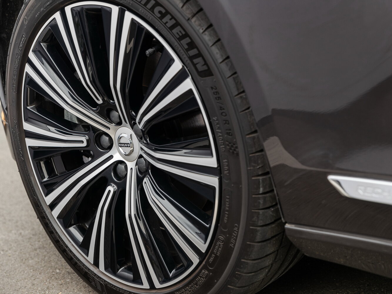 Volvo S90 — справочные фотографии комплектации, Диск