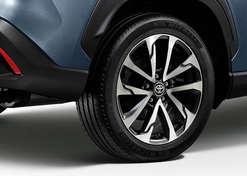 Toyota Corolla Cross — справочные фотографии комплектации, Диск