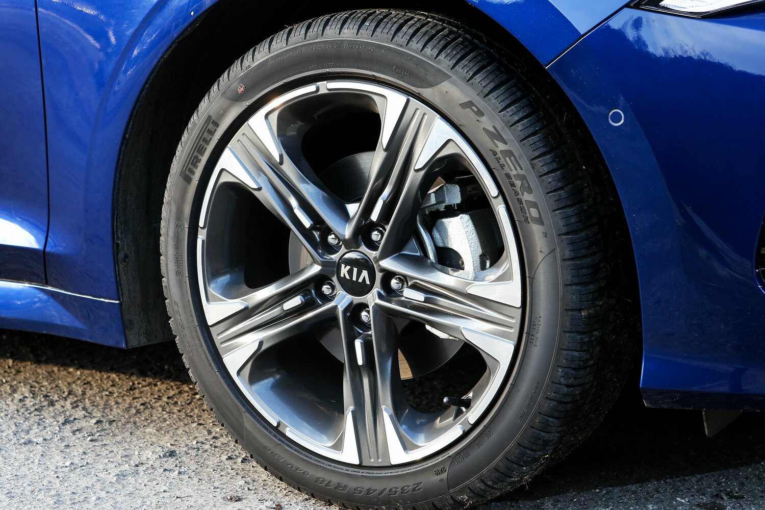 Kia K5 — справочные фотографии комплектации, Диск