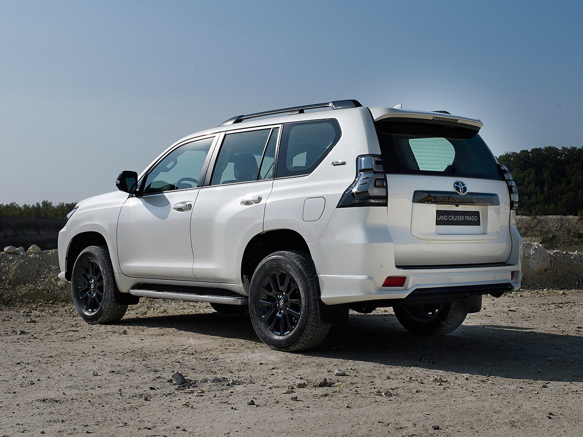 Toyota Land Cruiser Prado 2023 4.0L AT 7 мест