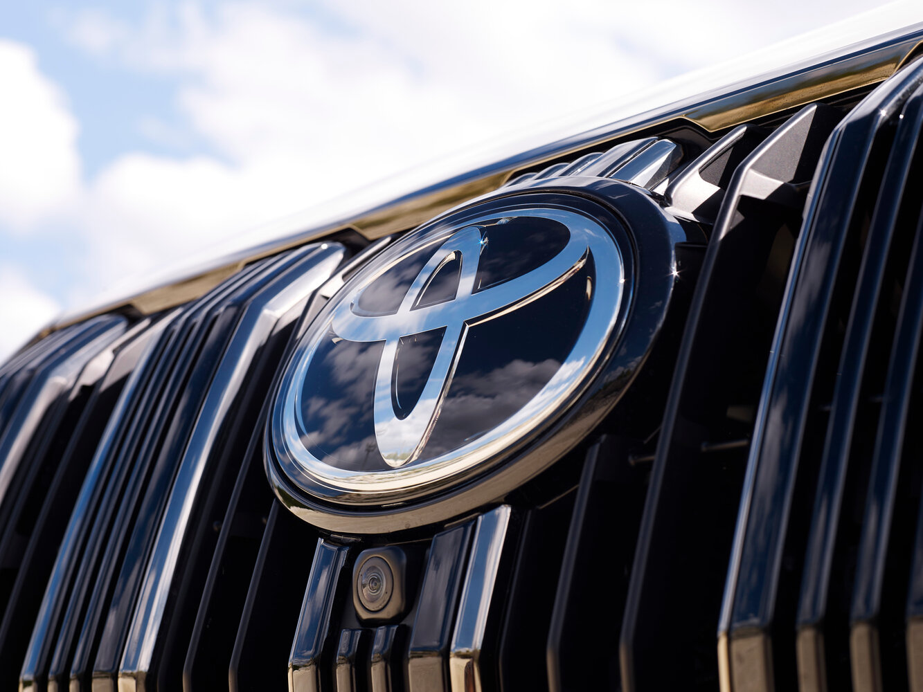 Toyota Land Cruiser Prado 2023 4.0L AT 7 мест