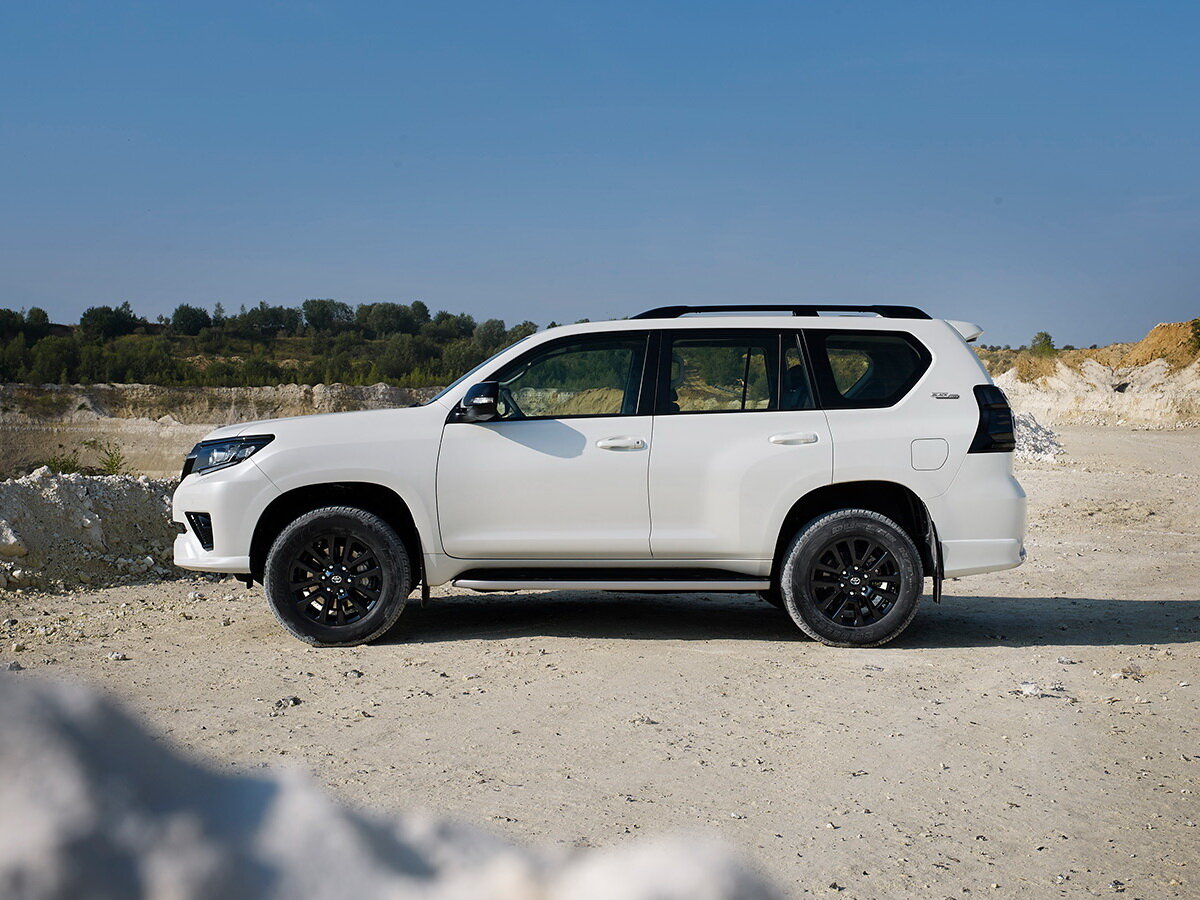 Toyota Land Cruiser Prado 2023 4.0L AT 7 мест