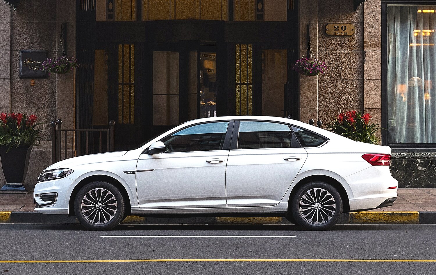 Volkswagen Lavida — справочные фотографии комплектации, Сбоку