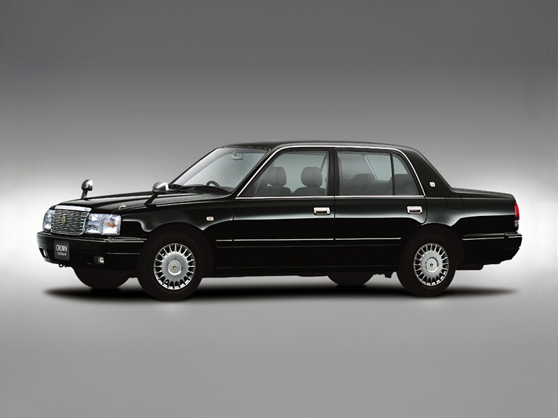 Toyota Crown — справочные фотографии комплектации, Сбоку