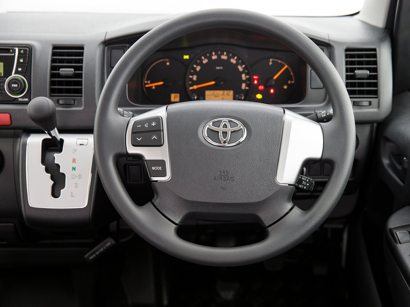 Toyota HiAce 2015 2.7L AT 13 мест