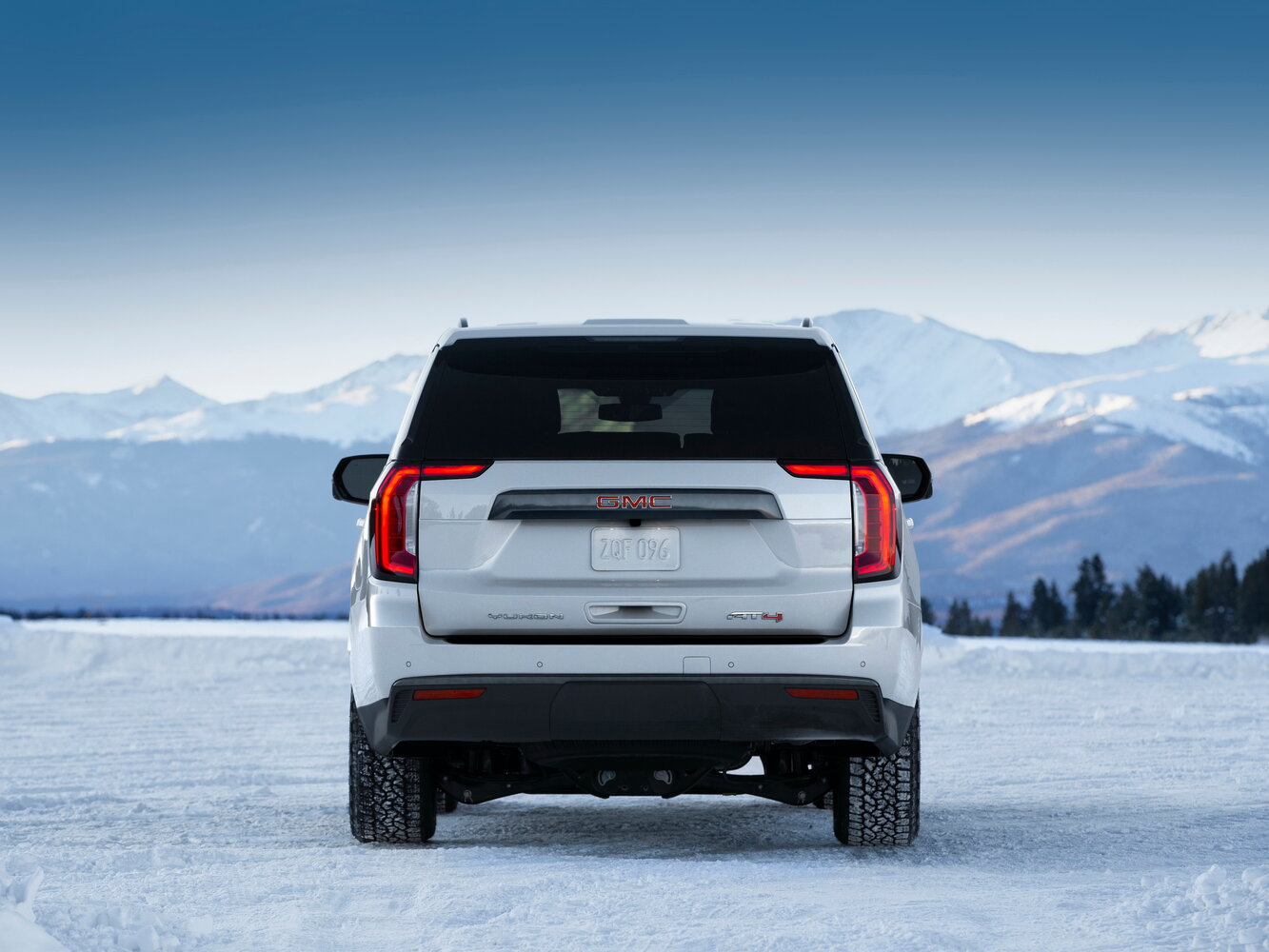 GMC Yukon — справочные фотографии комплектации, Сзади