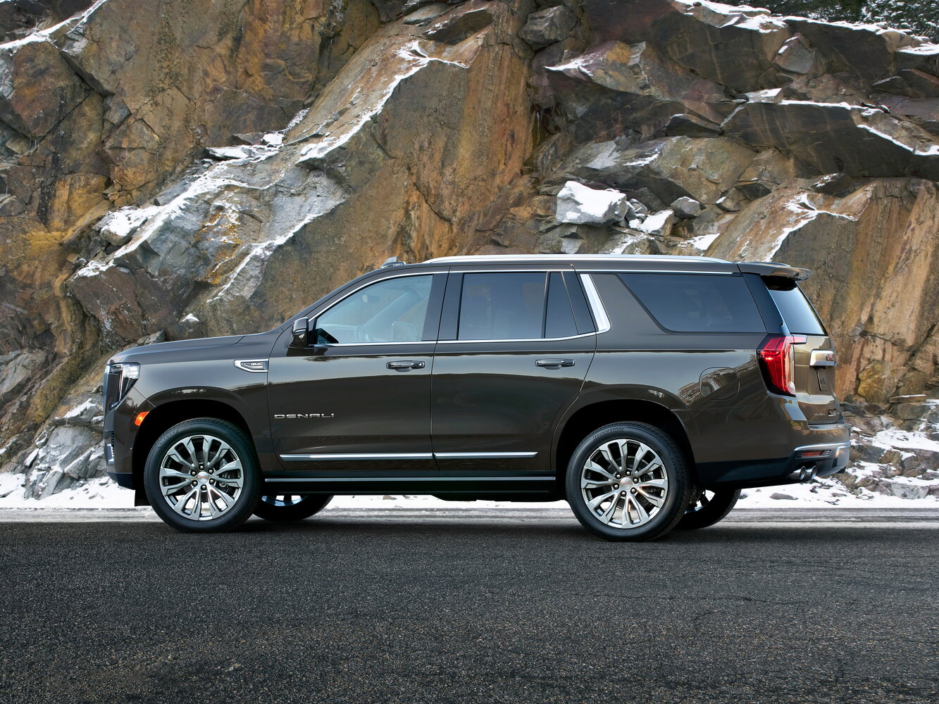 GMC Yukon — справочные фотографии комплектации, Сбоку