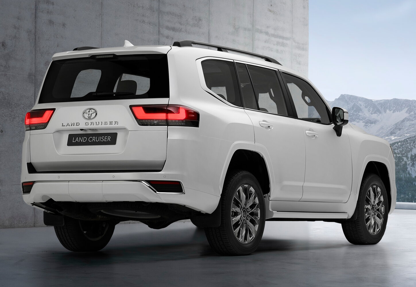 Toyota Land Cruiser 2023 3.5T AT 7 мест