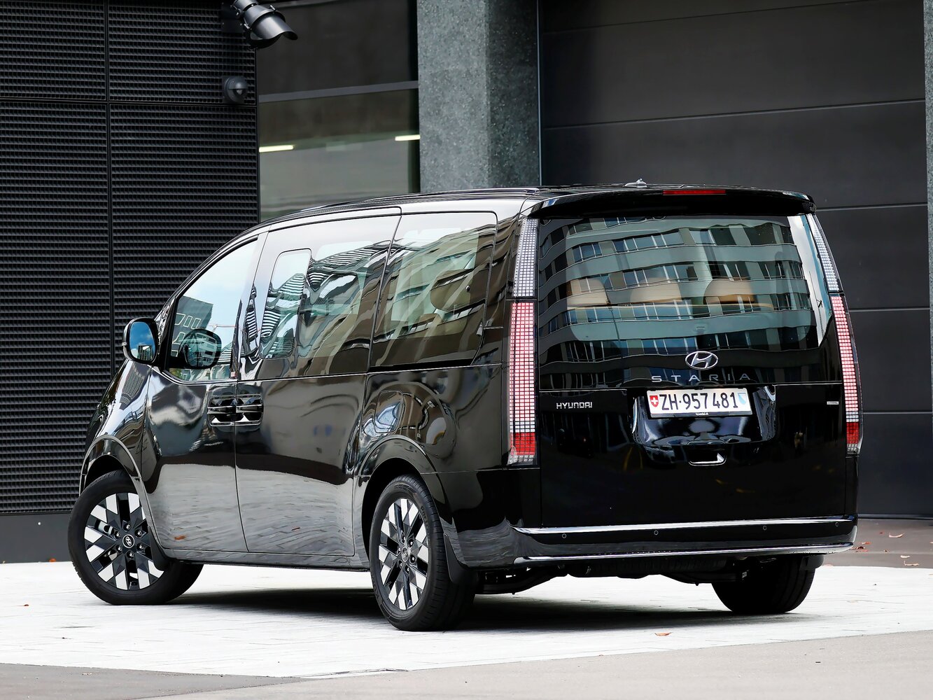 Hyundai Staria Modern