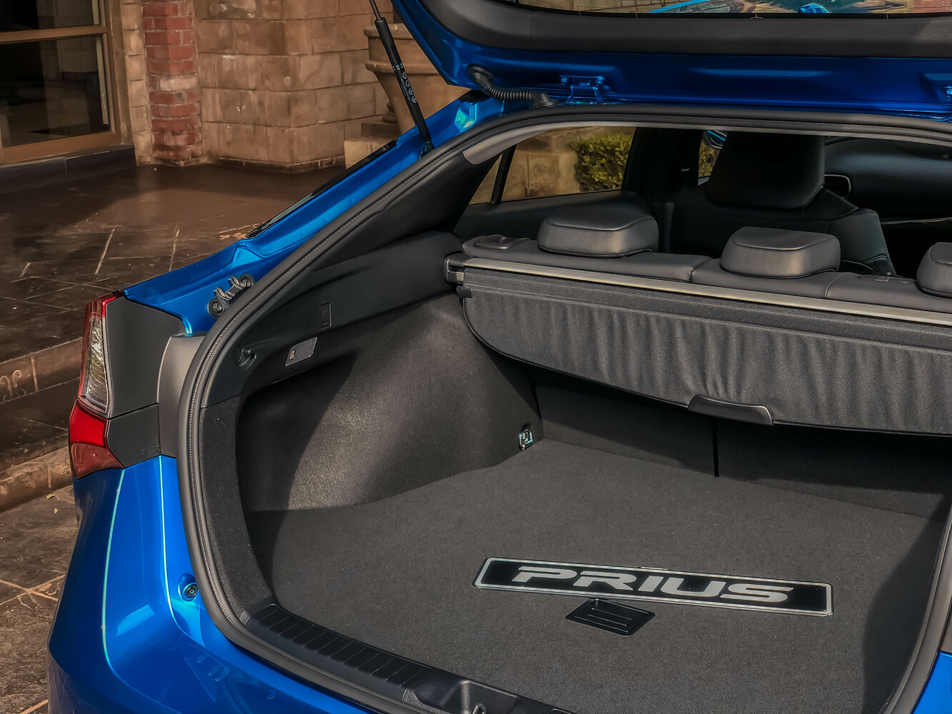 Toyota Prius — справочные фотографии комплектации, Багажник