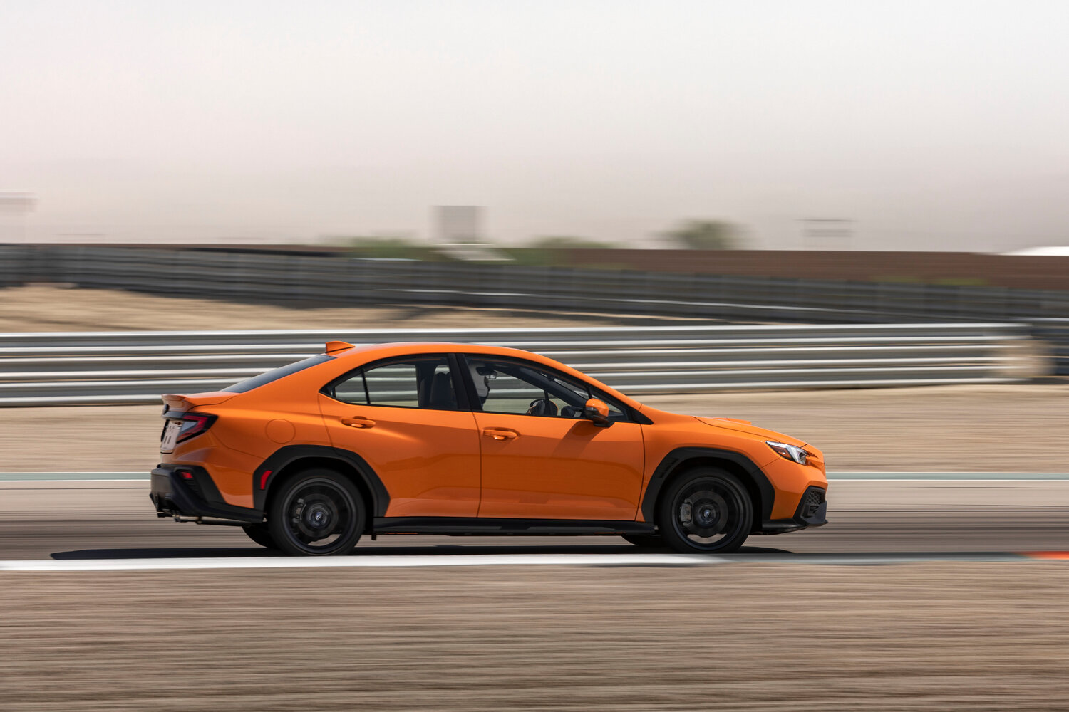 Subaru WRX — справочные фотографии комплектации, Сбоку