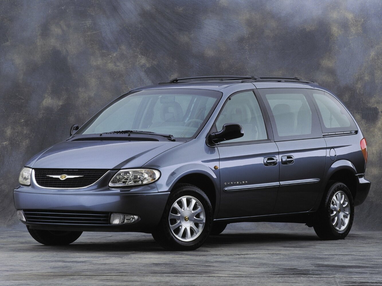 Chrysler Voyager — IV поколение (2000–2003)