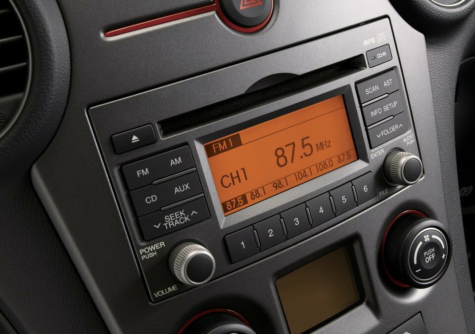 Kia Carens — справочные фотографии комплектации, Интерьер 1
