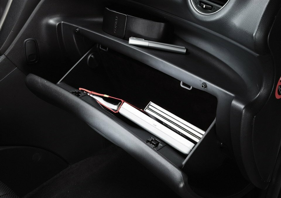 Kia Carens — справочные фотографии комплектации, Интерьер 2