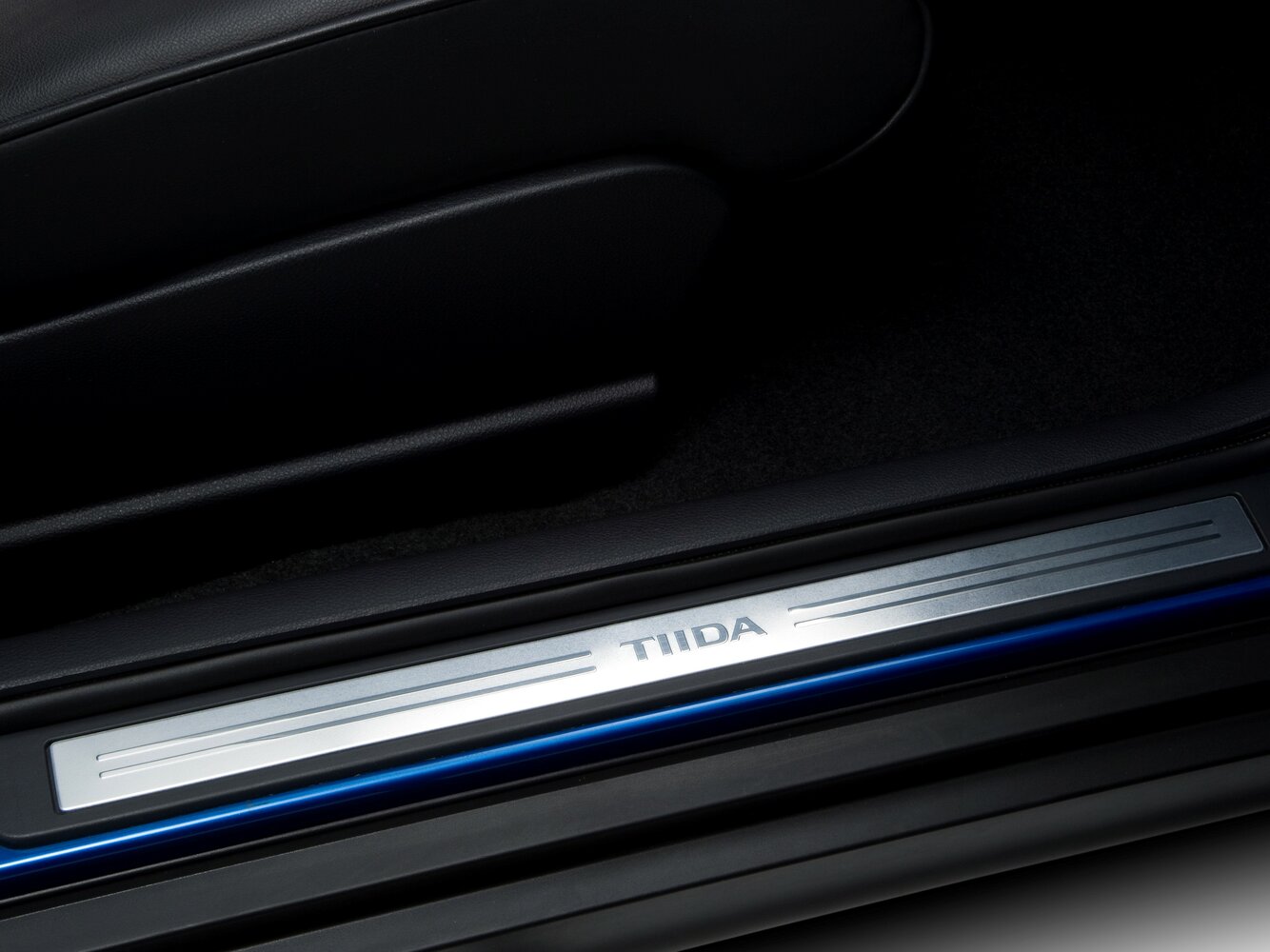Nissan Tiida — справочные фотографии комплектации, Интерьер 1
