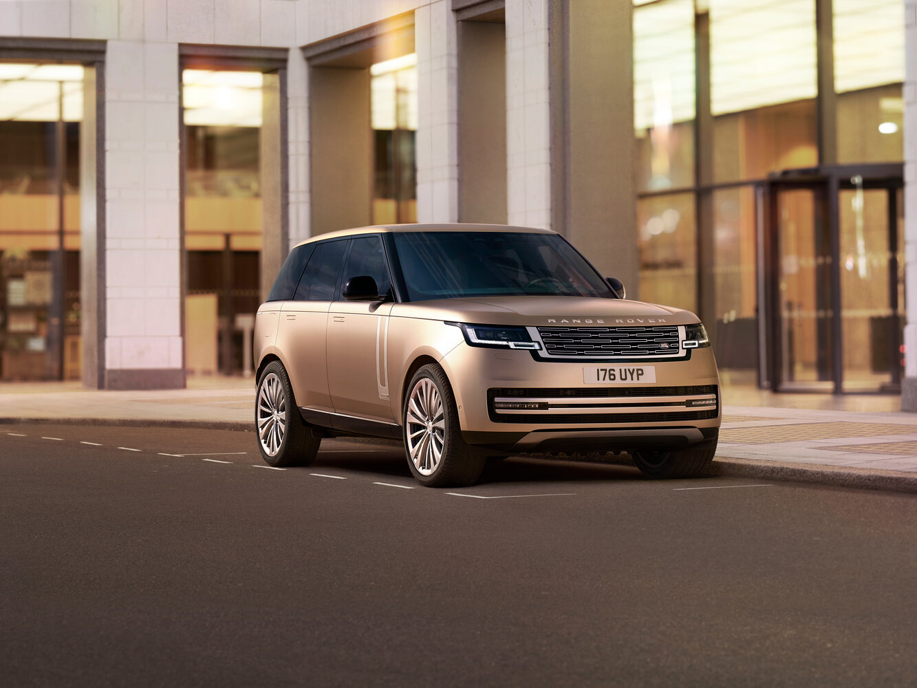 Land Rover Range Rover 2024 3.0 L6 400PS Long Wheelbase 7 мест