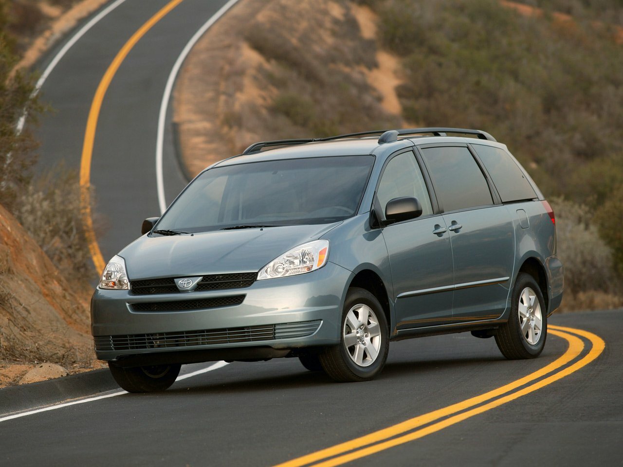 Toyota Sienna — II поколение (2003–2004)