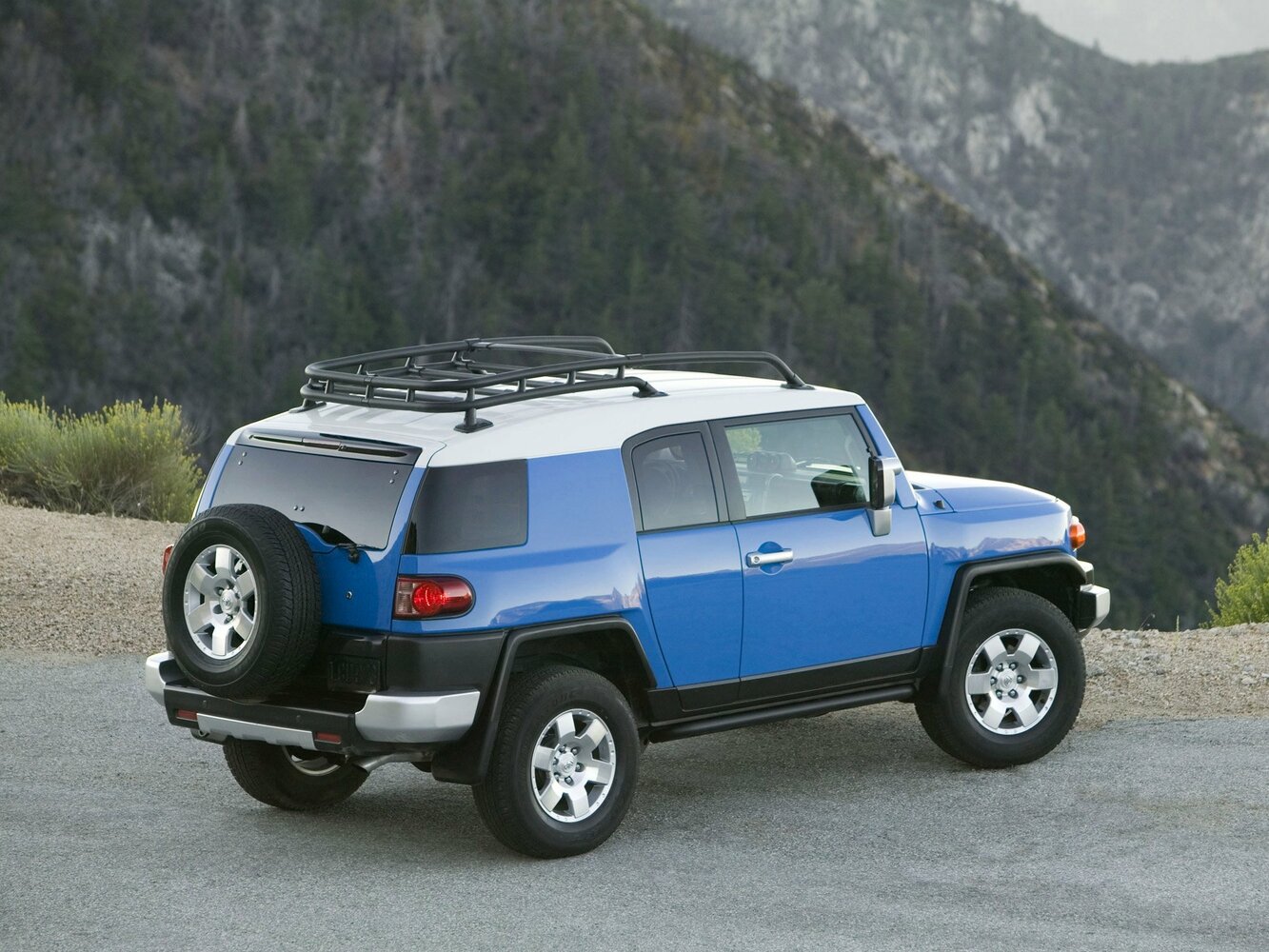Toyota FJ Cruiser FJ 2017 4.0L AT 5 мест