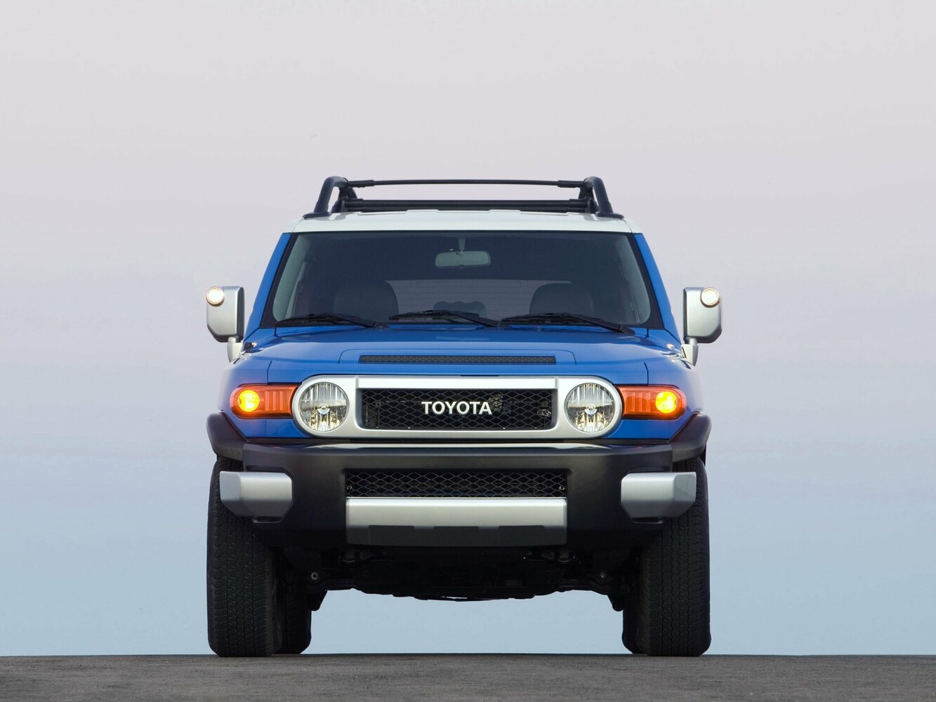 Toyota FJ Cruiser FJ 2017 4.0L AT 5 мест