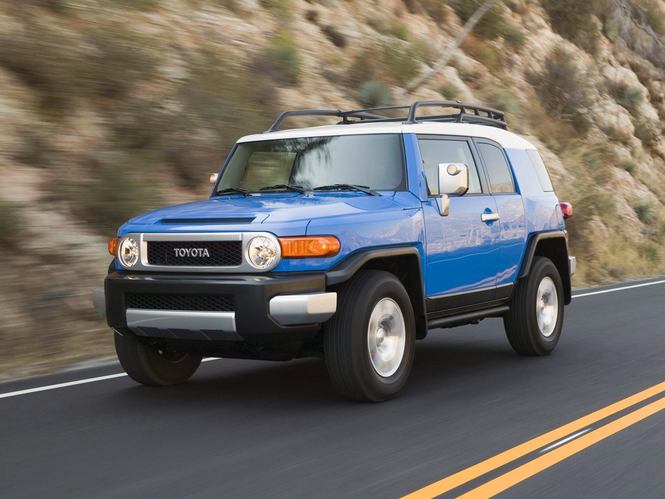 Toyota FJ Cruiser FJ 2017 4.0L AT 5 мест