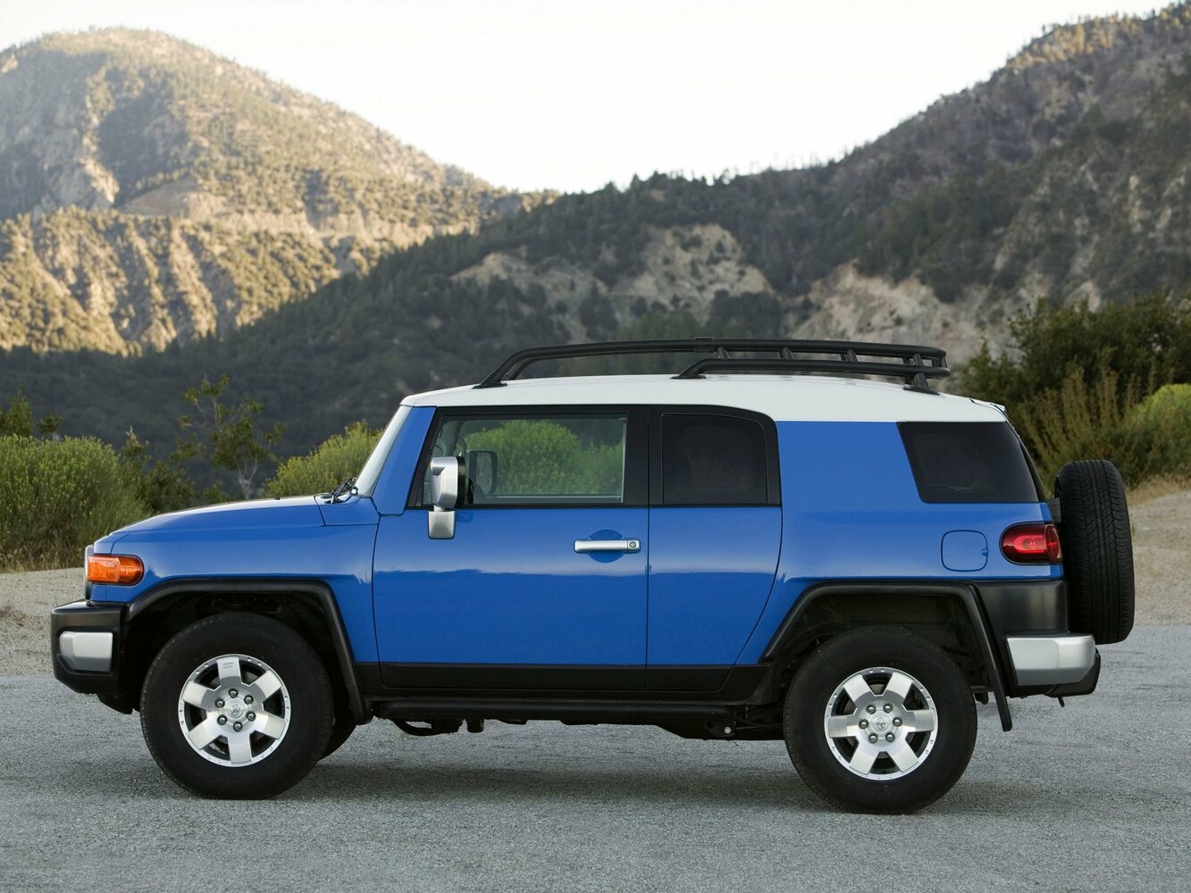 Toyota FJ Cruiser FJ 2017 4.0L AT 5 мест