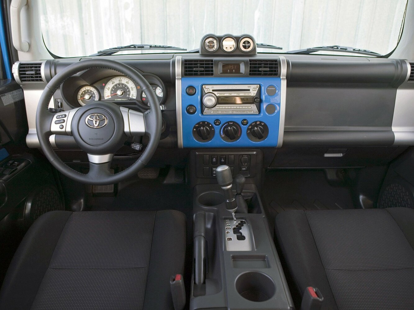 Toyota FJ Cruiser FJ 2017 4.0L AT 5 мест