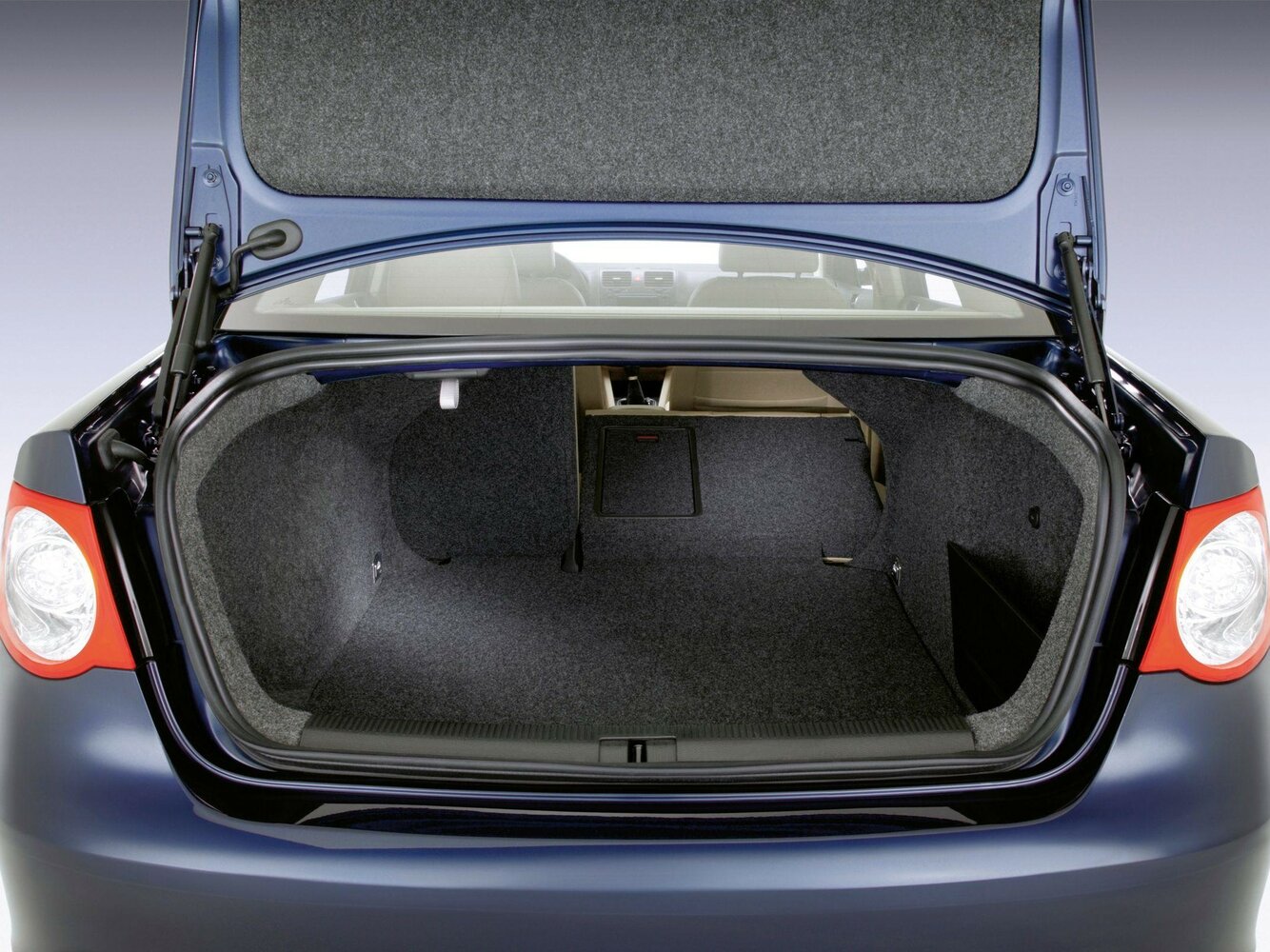 Volkswagen Jetta — справочные фотографии комплектации, Багажник