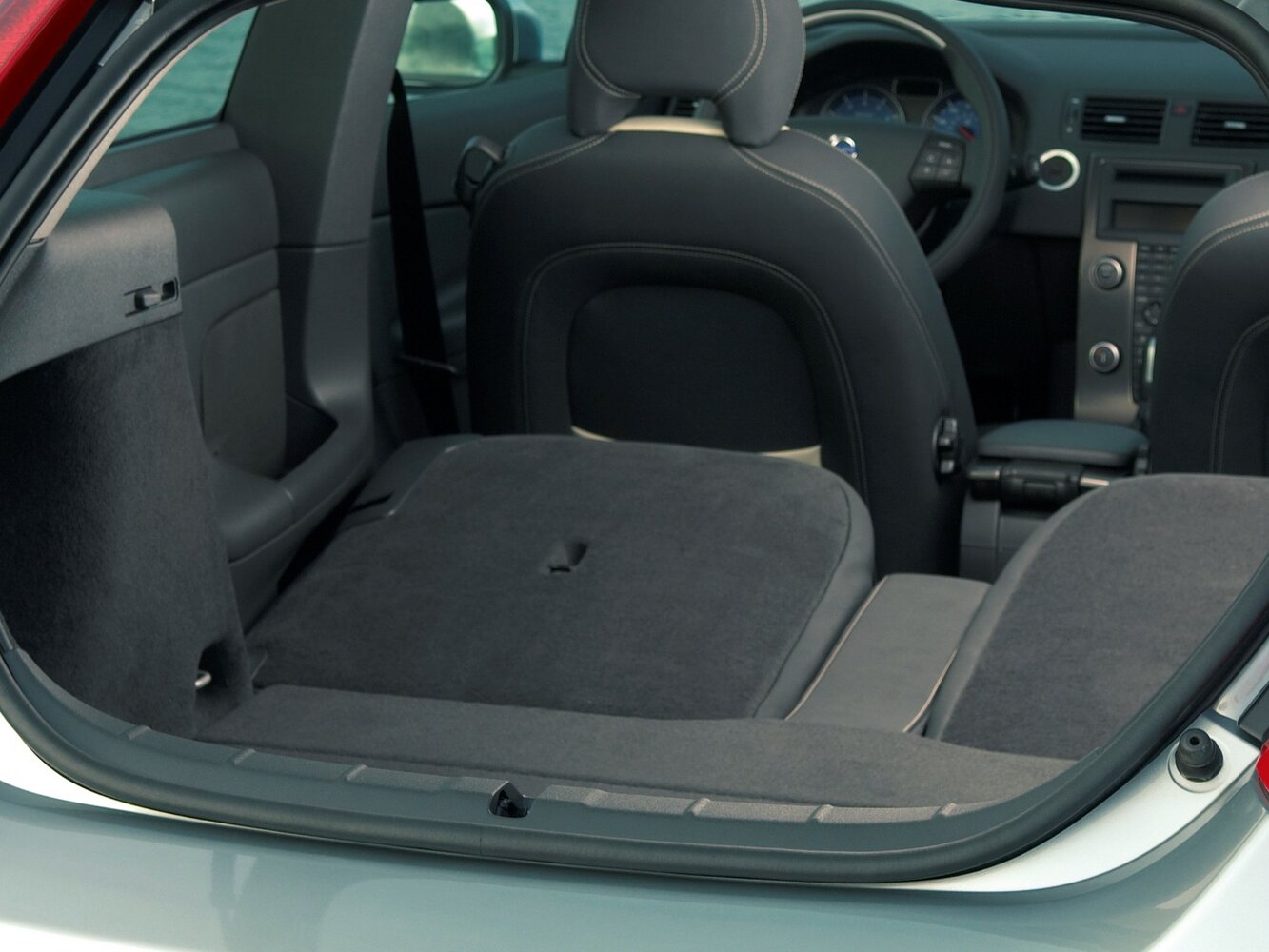 Volvo C30 — справочные фотографии комплектации, Багажник