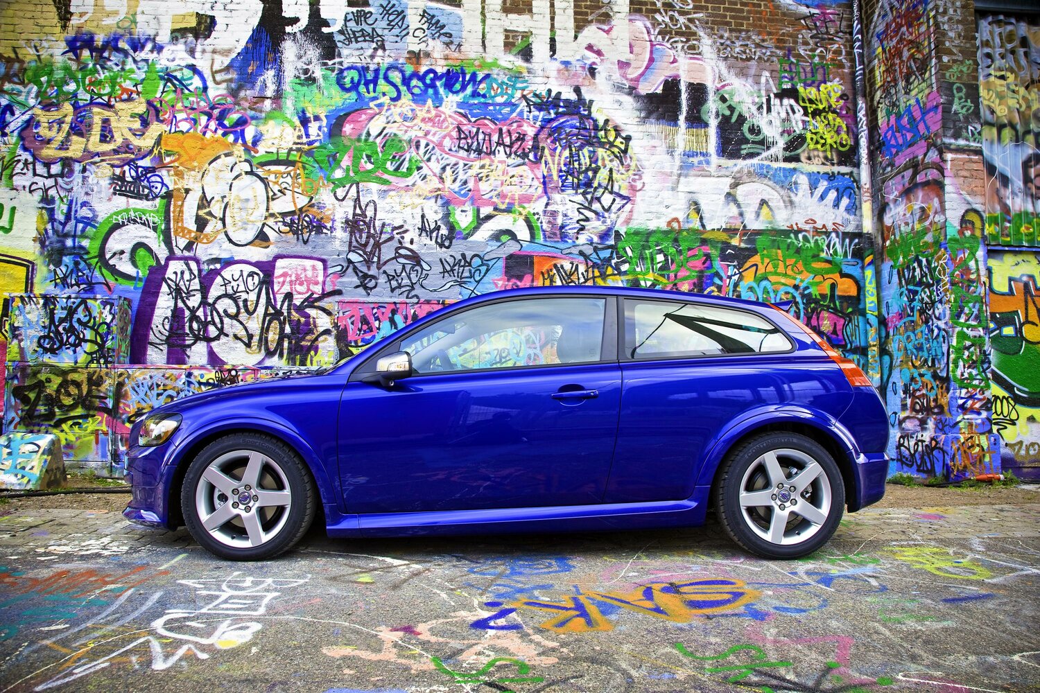 Volvo C30 — справочные фотографии комплектации, Сбоку