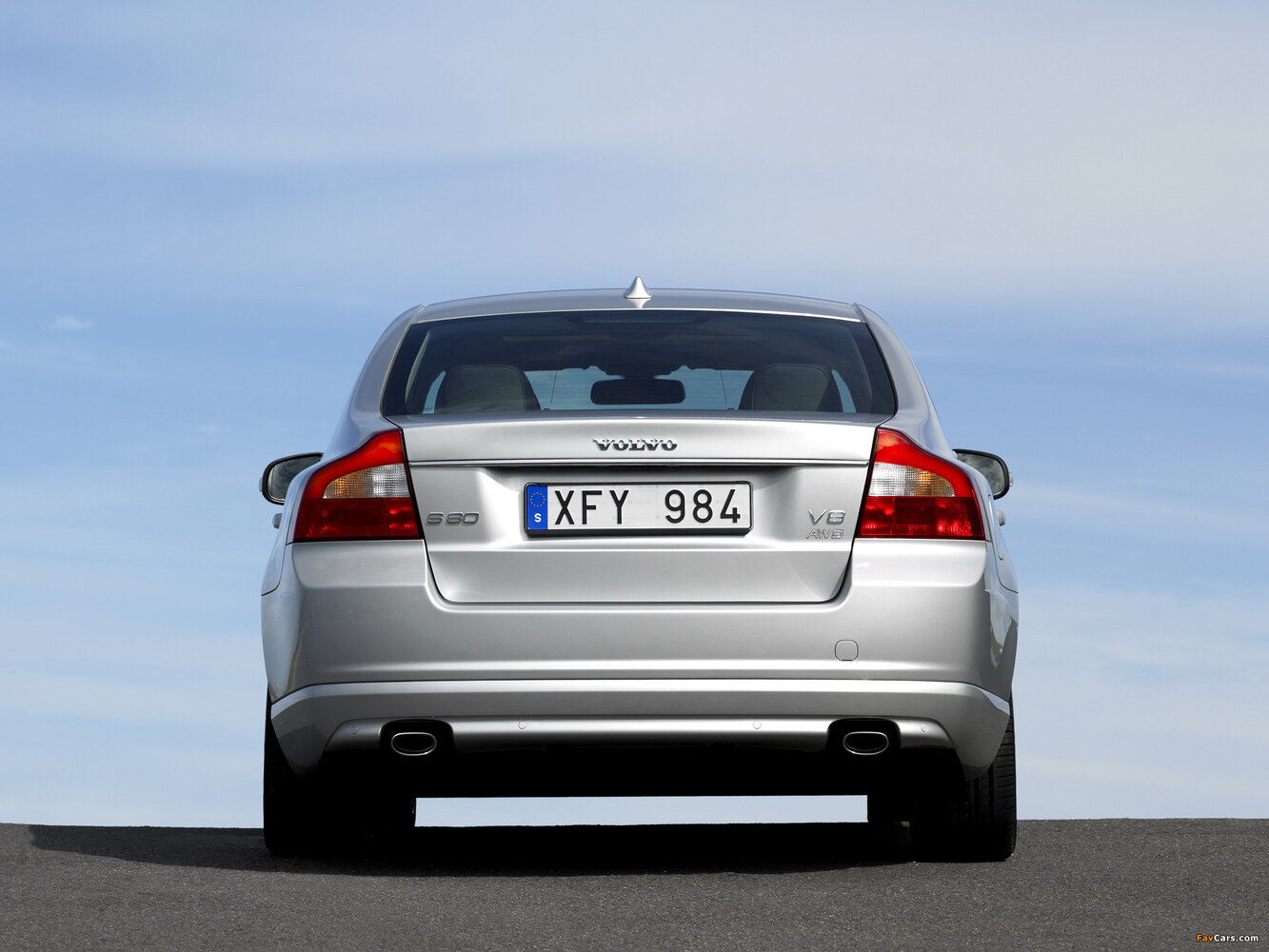Volvo S80 — справочные фотографии комплектации, Сзади