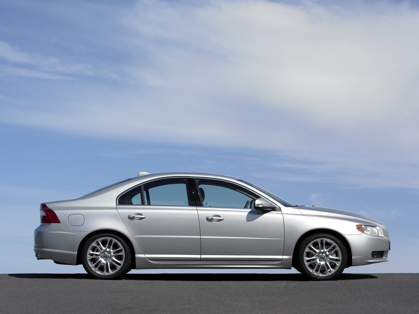Volvo S80 — справочные фотографии комплектации, Сбоку