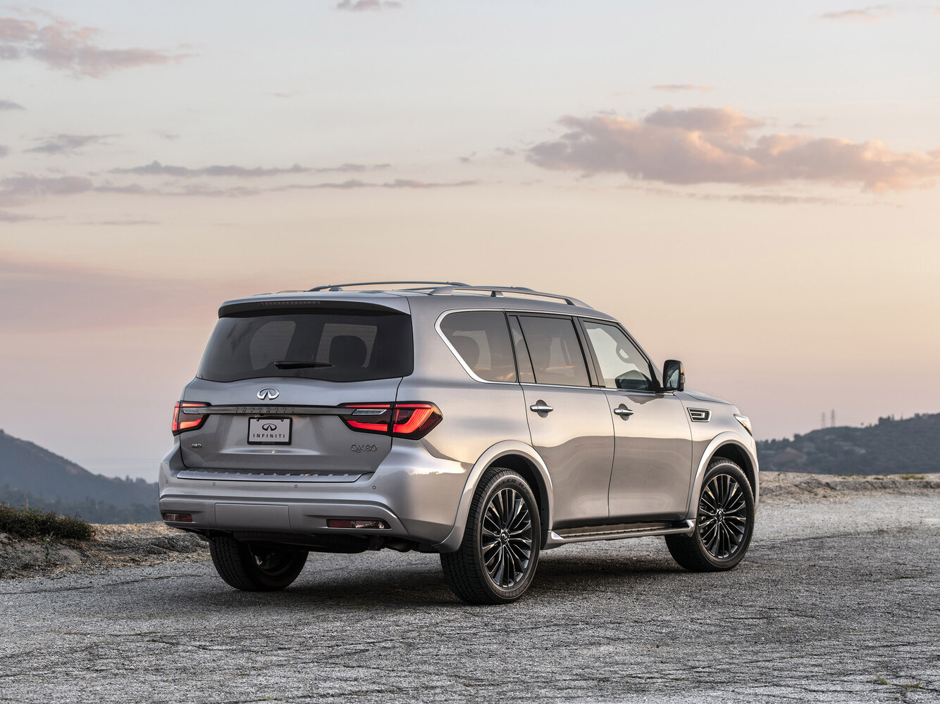 Infiniti QX80 2023 5.6L AT 8 мест