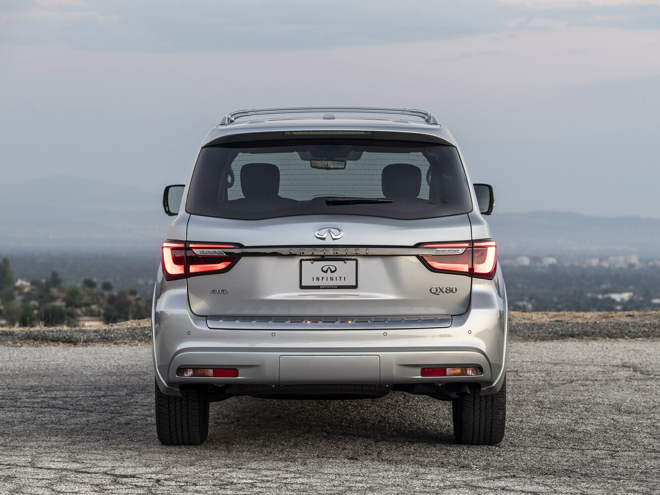 Infiniti QX80 2023 5.6L AT 8 мест