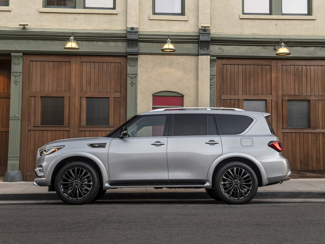Infiniti QX80 2023 5.6L AT 8 мест