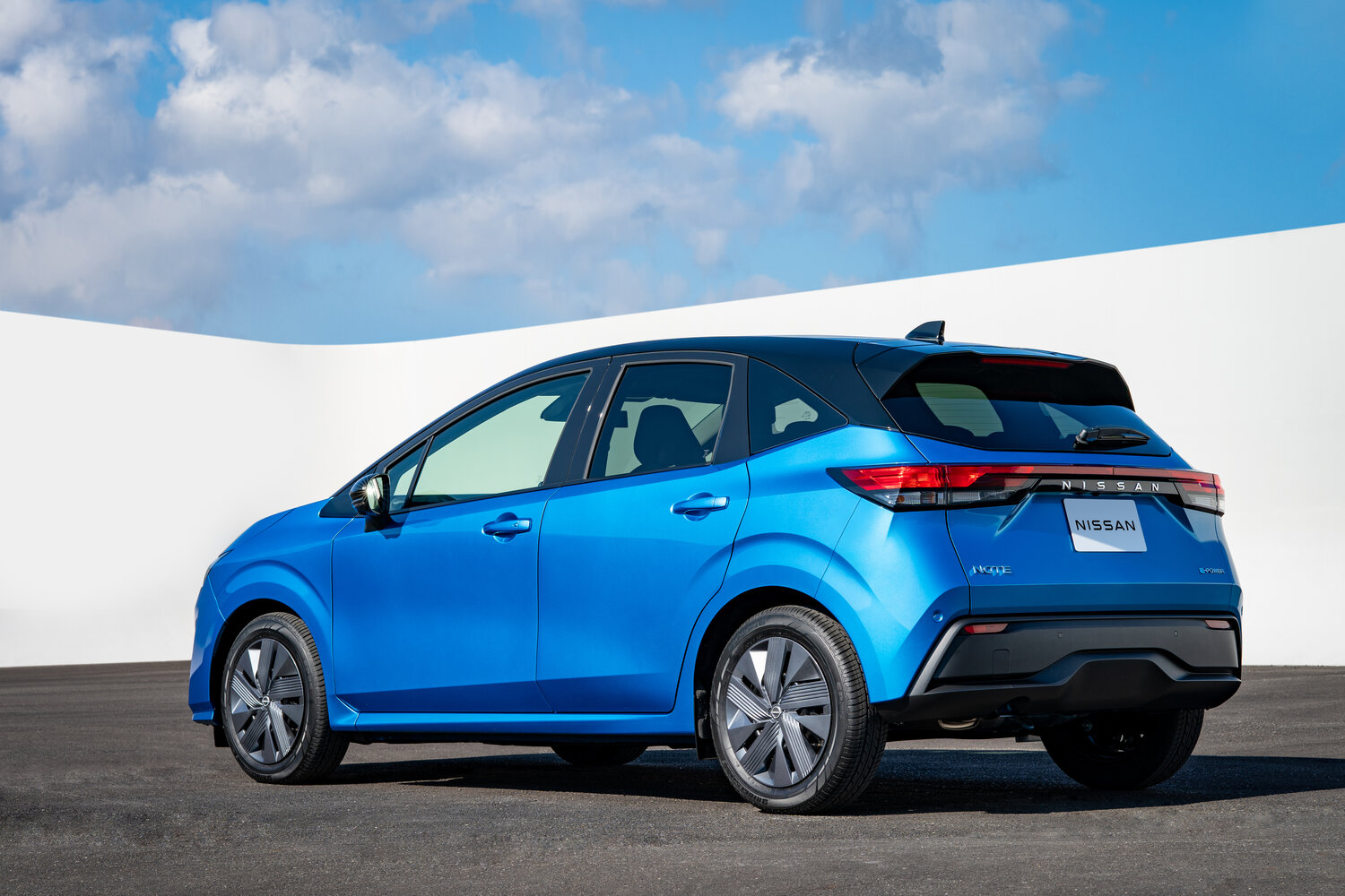 Nissan Note e− X