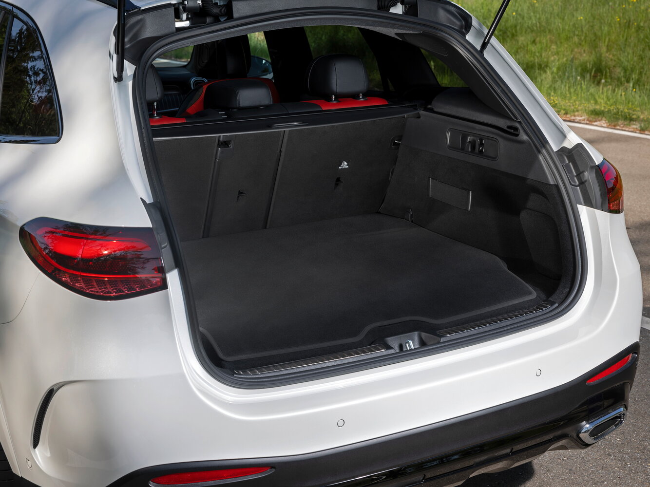 Mercedes-Benz GLC — справочные фотографии комплектации, Багажник