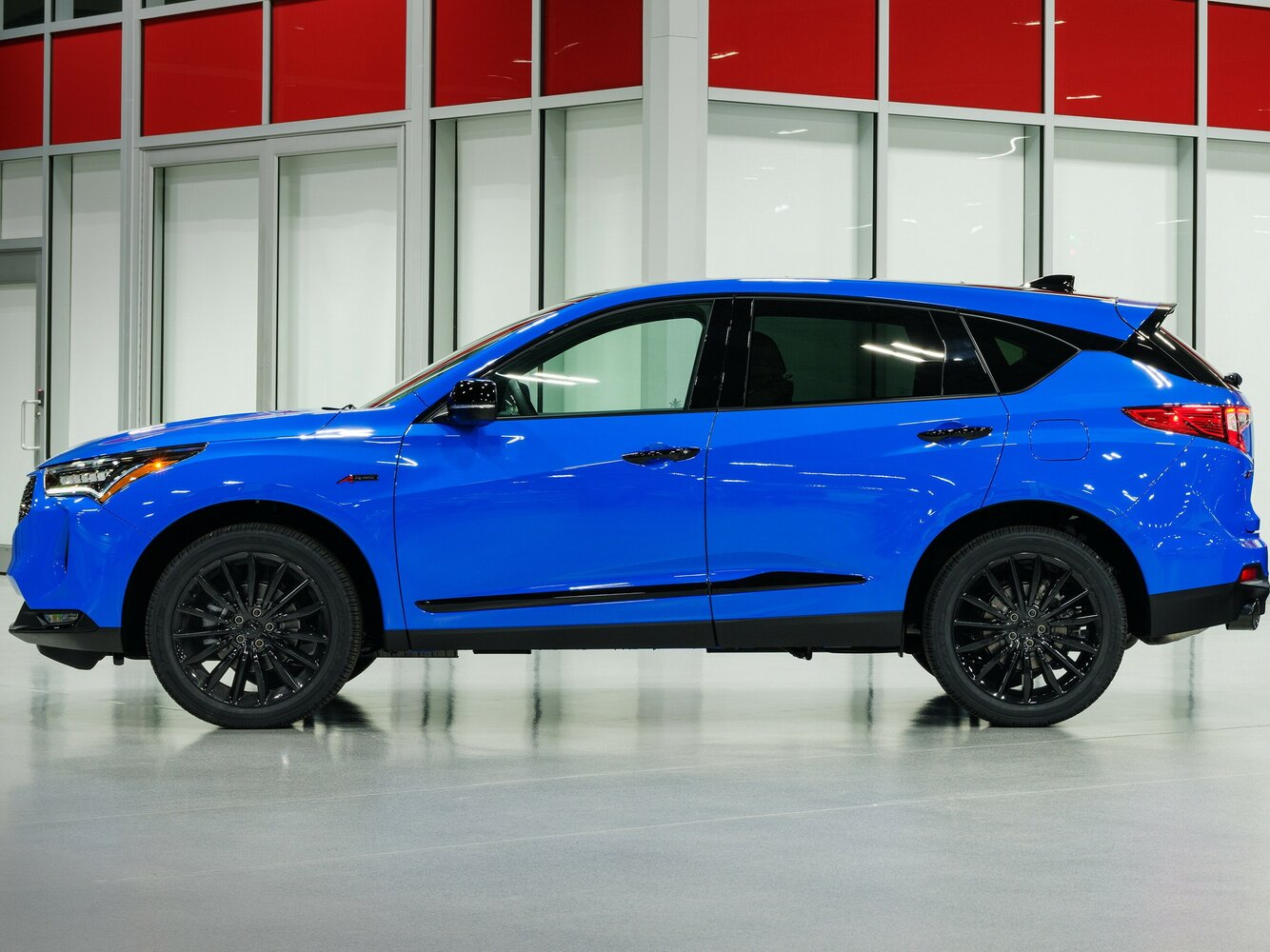 Acura RDX — справочные фотографии комплектации, Сбоку