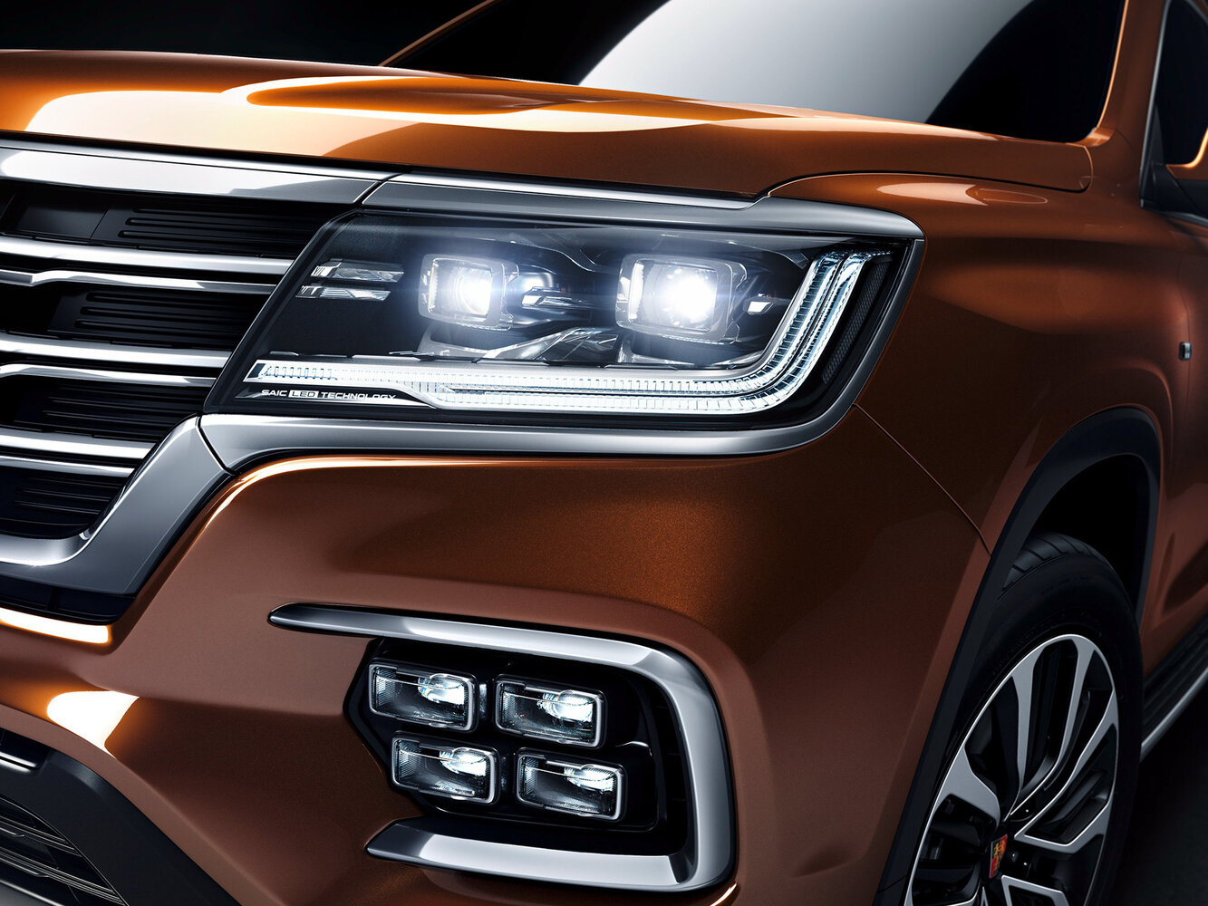 Roewe RX8 2018 30T