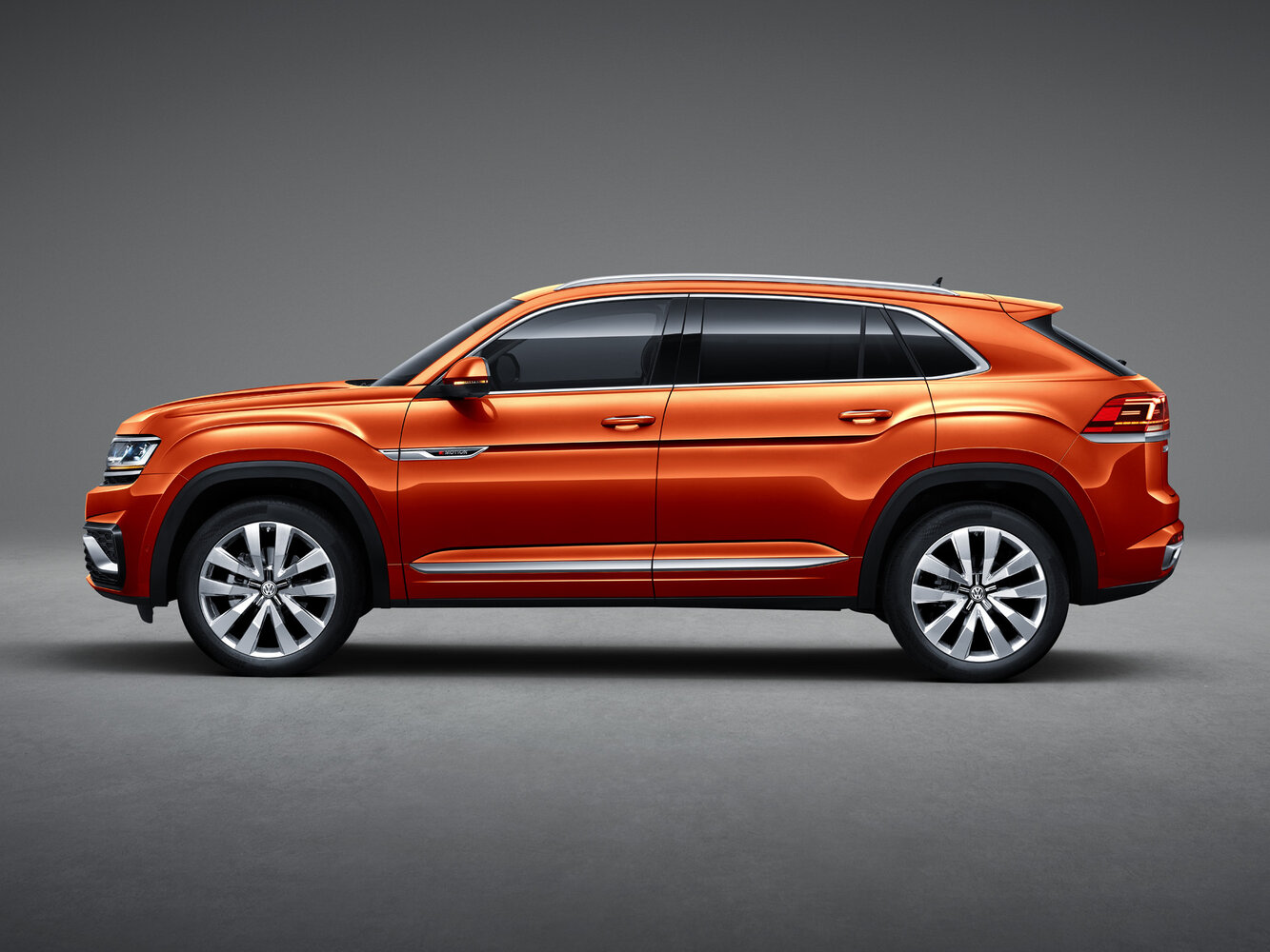 Volkswagen Teramont — справочные фотографии комплектации, Сбоку