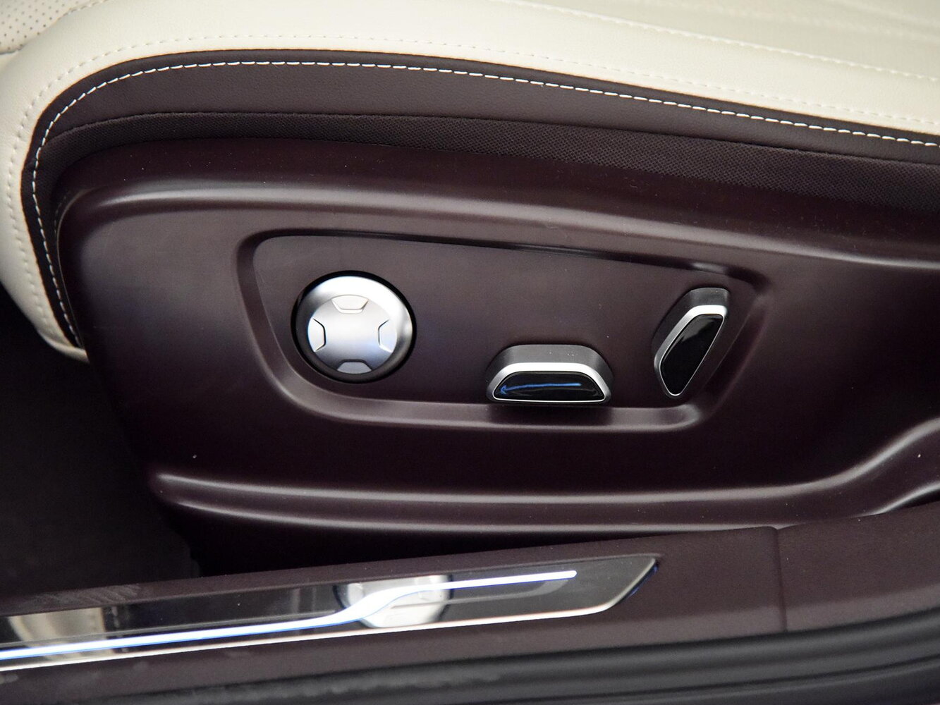 Hongqi H5 2025 2.0T AT