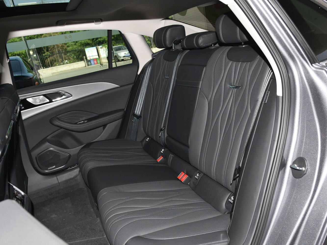 Hongqi H5 2025 2.0T AT