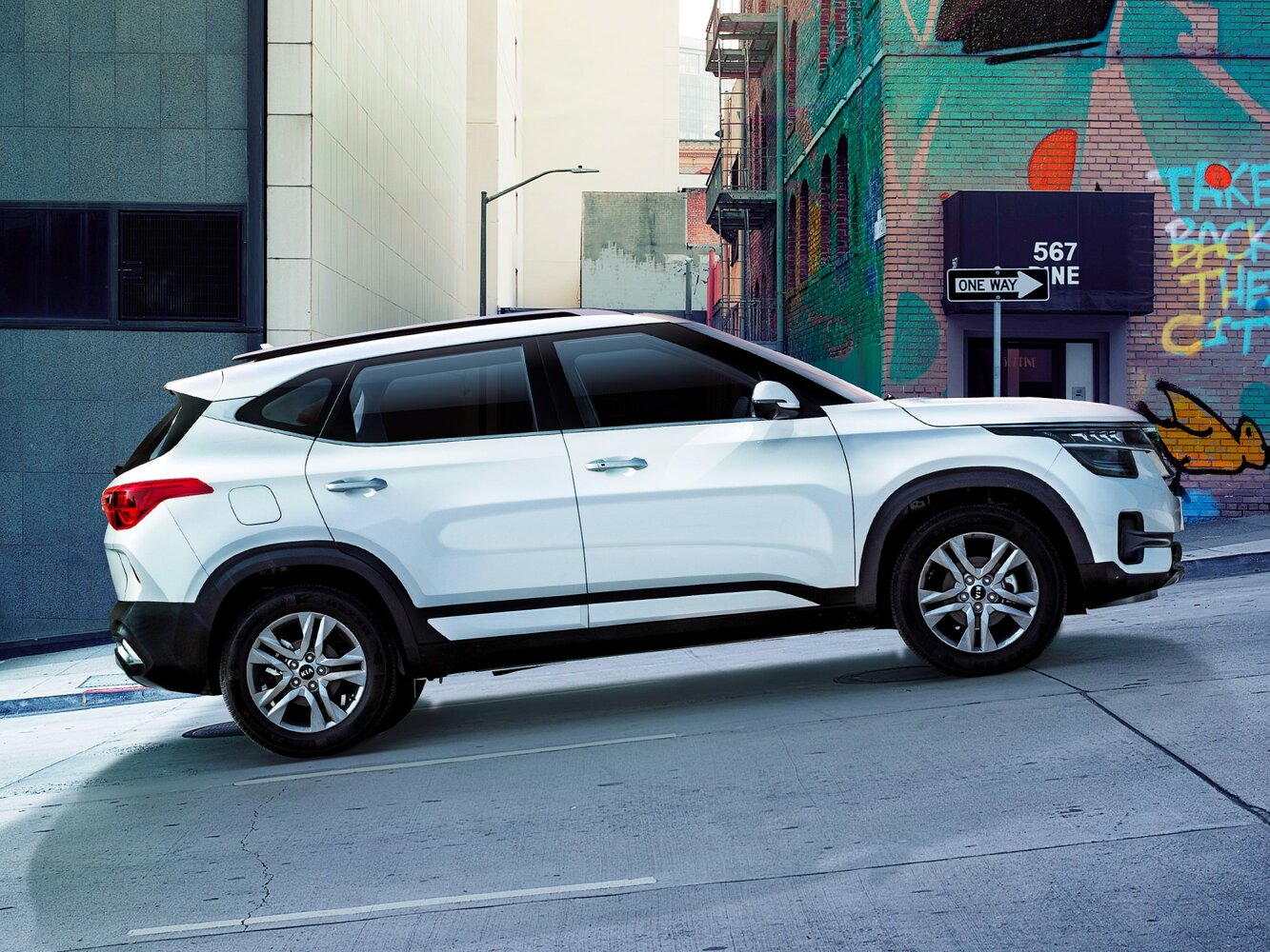 Kia KX3 — справочные фотографии комплектации, Сбоку