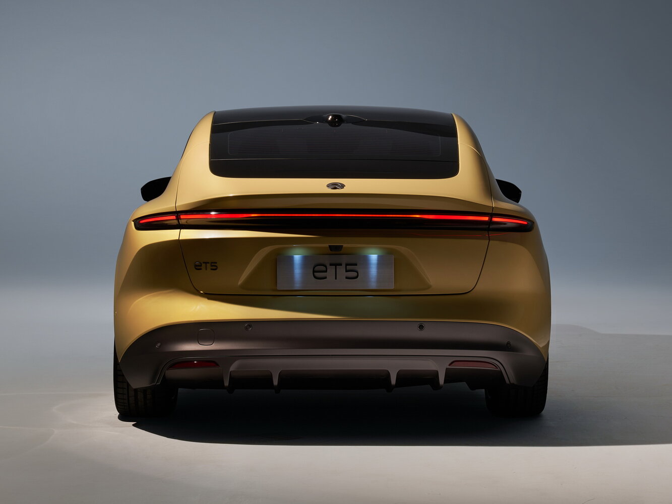 NIO ET5 — справочные фотографии комплектации, Сзади