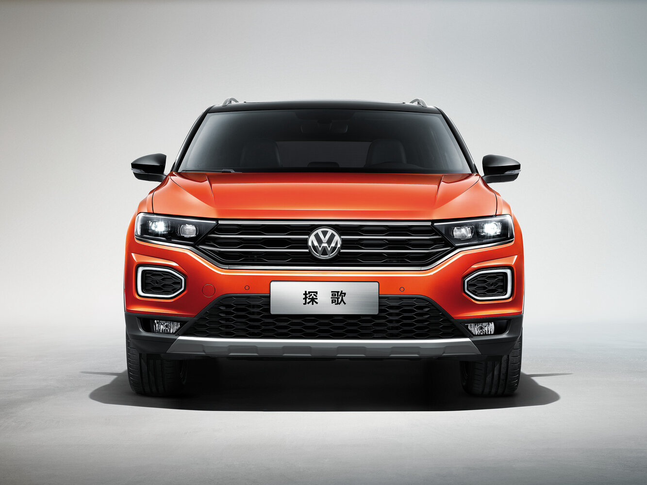 Volkswagen T-Roc — справочные фотографии комплектации, Спереди