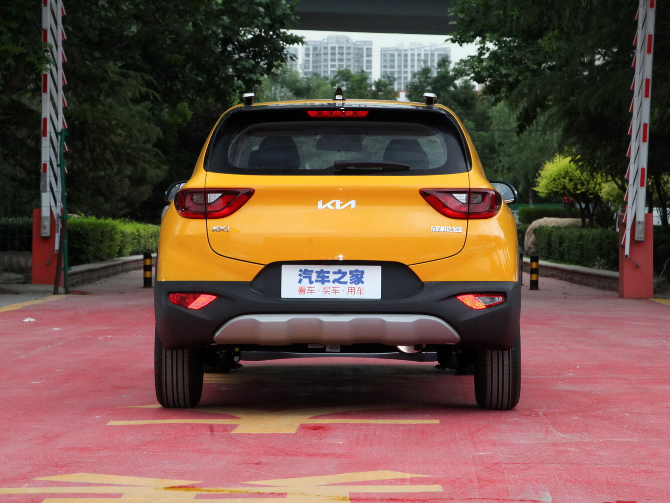 Kia KX1 — справочные фотографии комплектации, Сзади