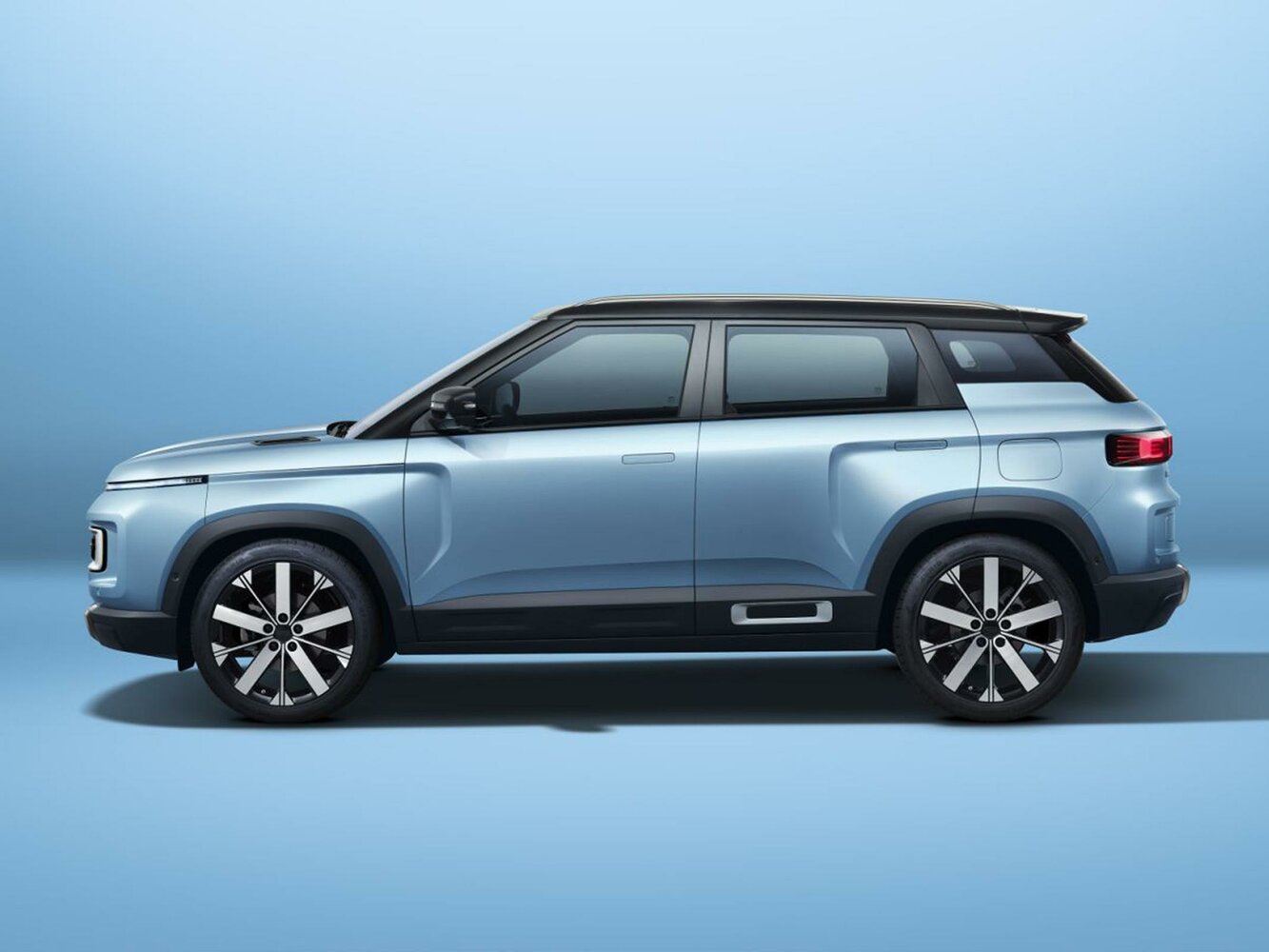 Geely Icon — справочные фотографии комплектации, Сбоку