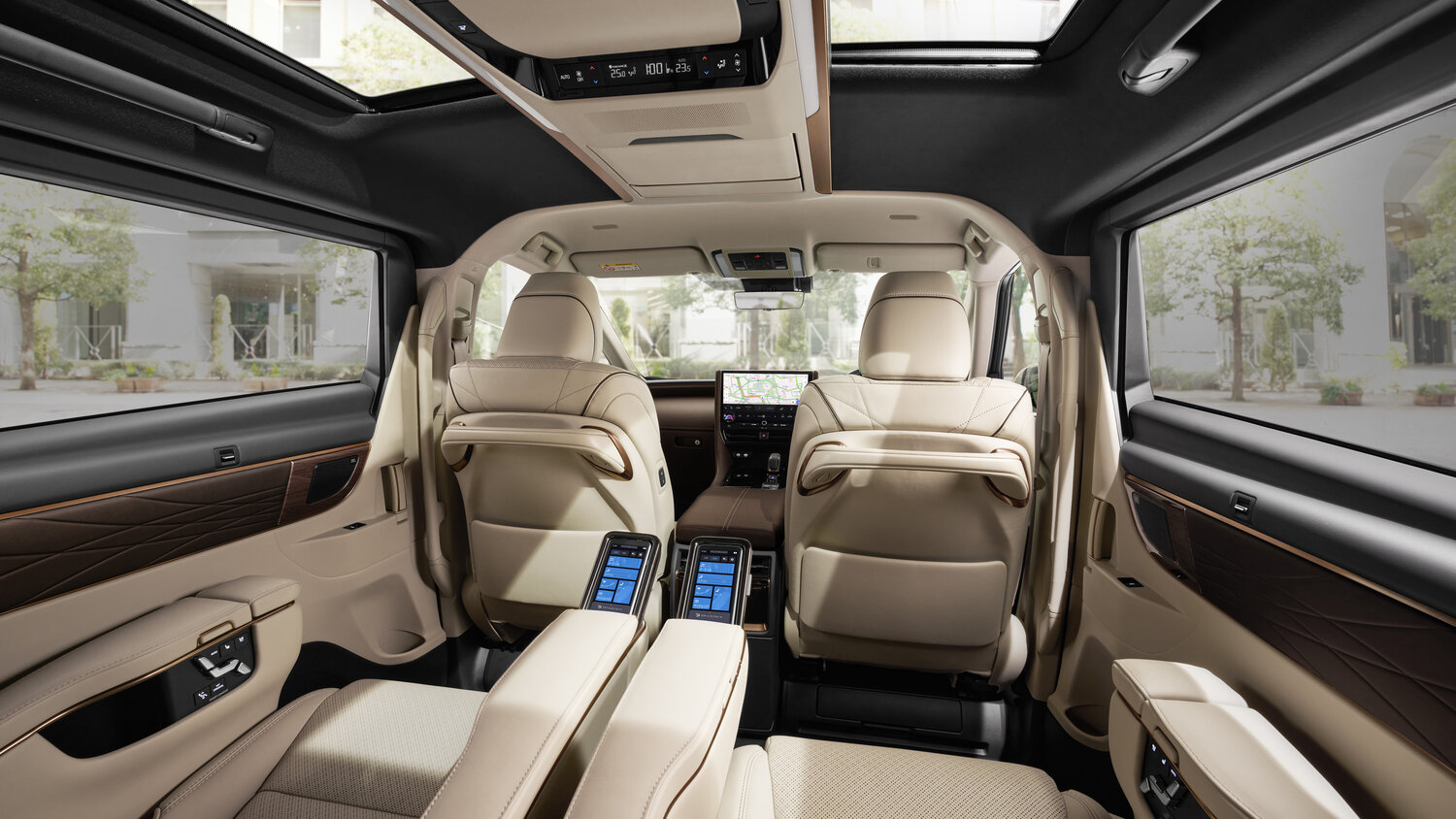 Toyota Alphard 2.5 HEV AWD