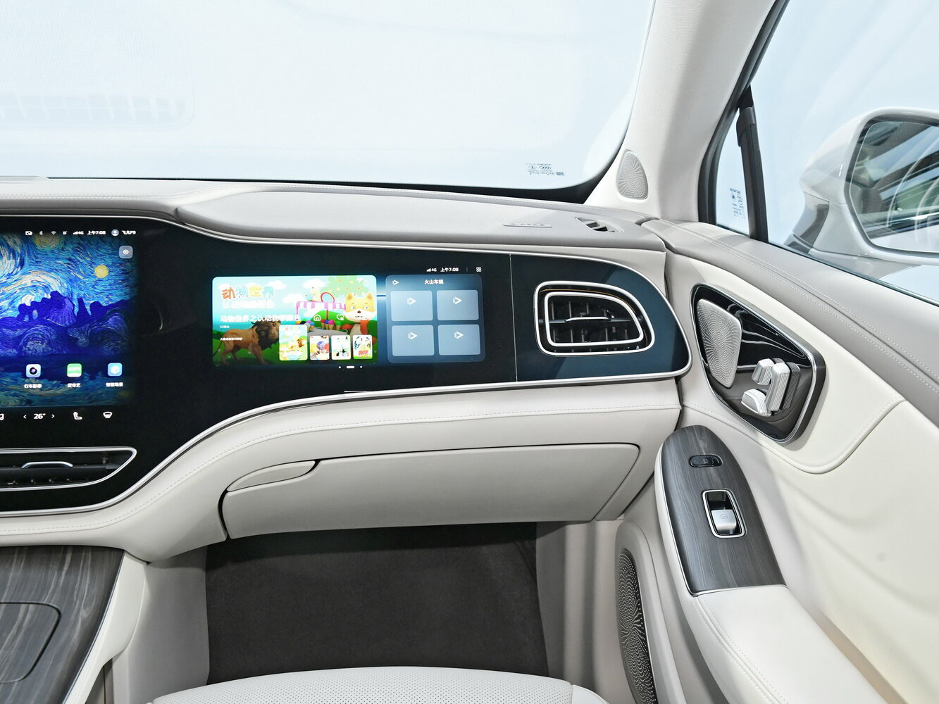 Rising Auto F7 — справочные фотографии комплектации, Интерьер 2