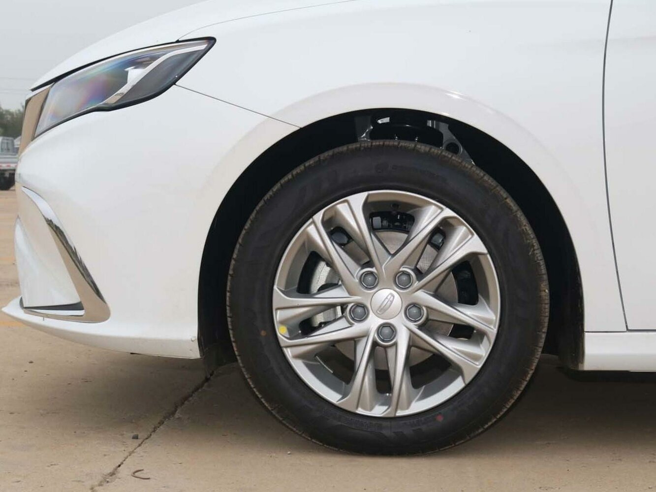 Geely Binrui — справочные фотографии комплектации, Диск