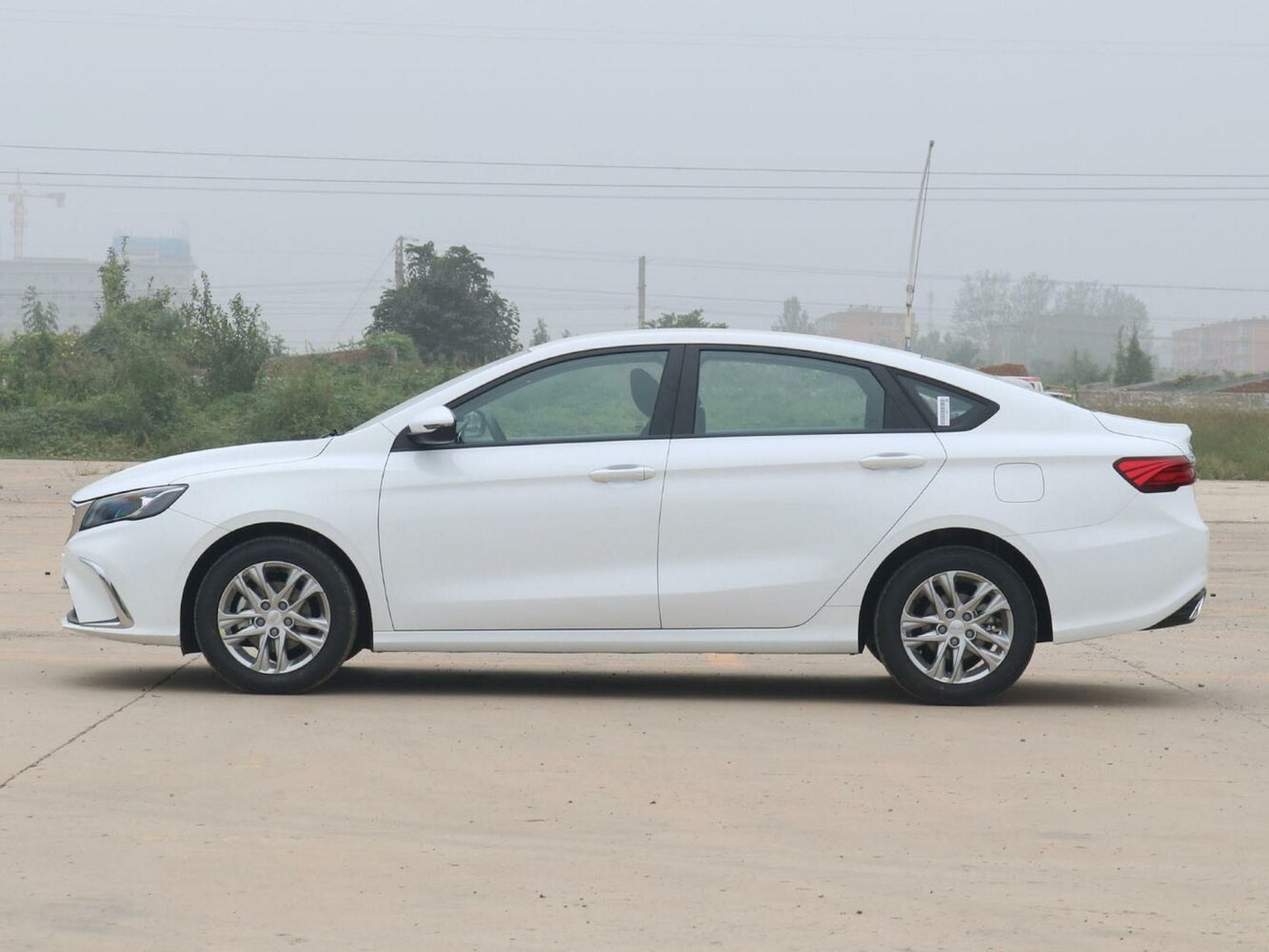 Geely Binrui — справочные фотографии комплектации, Сбоку